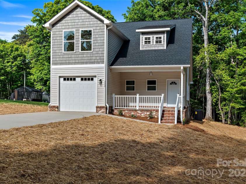 5064 Joyce Avenue, Winston Salem, NC 27106.  MLS# CAR4248054, YatesRealty ID 9277. 