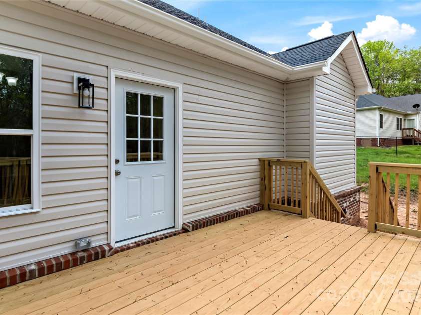 5064 Joyce Avenue, Winston Salem, NC 27106.  MLS# CAR4248054, YatesRealty ID 9277. 