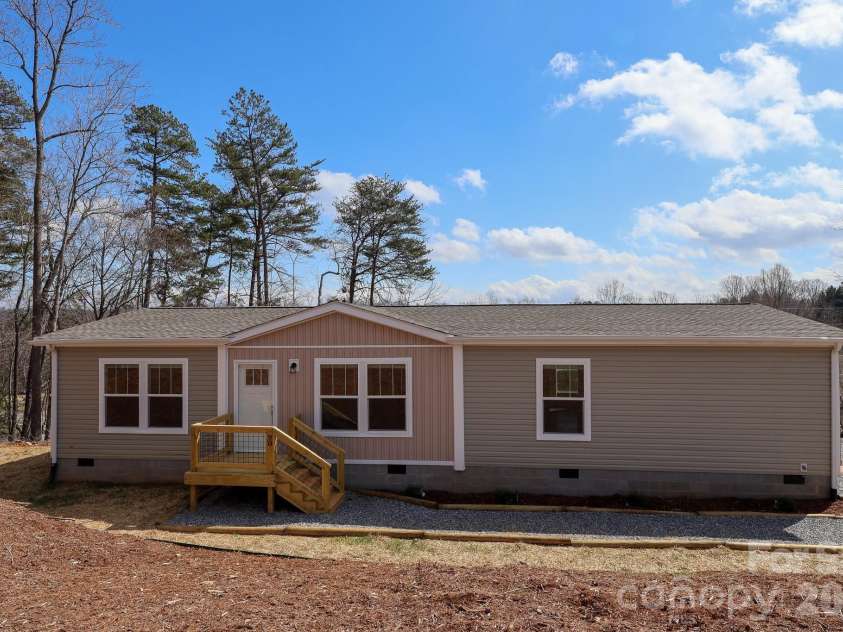 90 Cascades Drive, Nebo, NC 28761.  MLS# CAR4354878, YatesRealty ID 9277. 