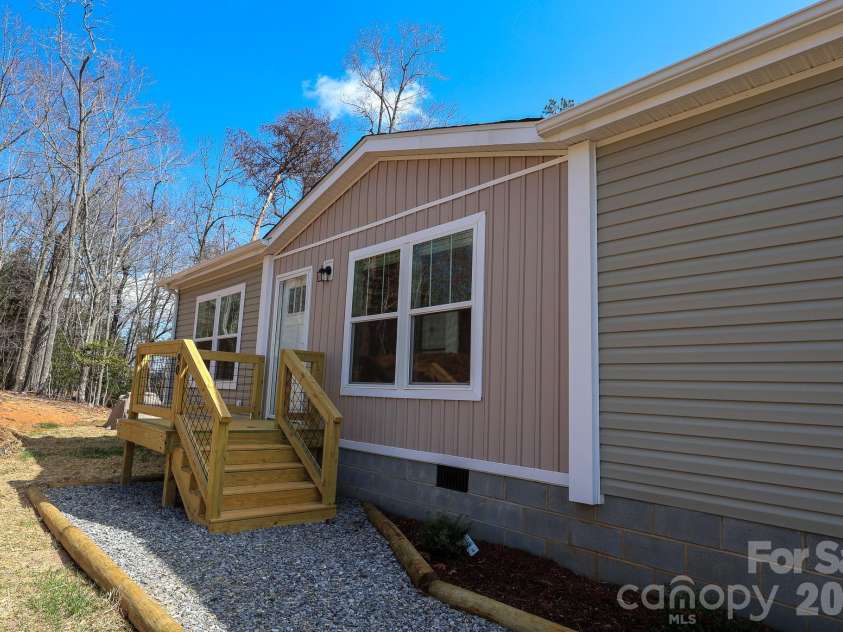90 Cascades Drive, Nebo, NC 28761.  MLS# CAR4354878, YatesRealty ID 9277. 