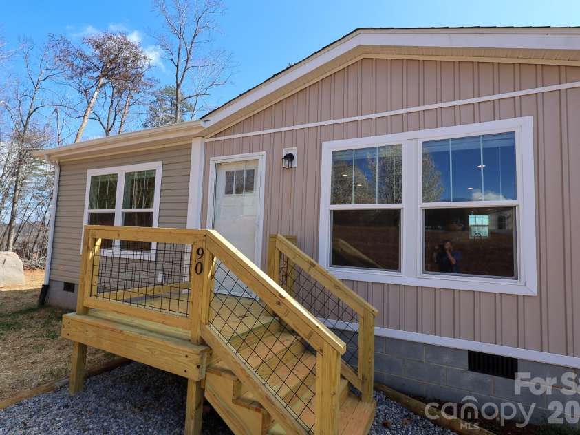 90 Cascades Drive, Nebo, NC 28761.  MLS# CAR4354878, YatesRealty ID 9277. 