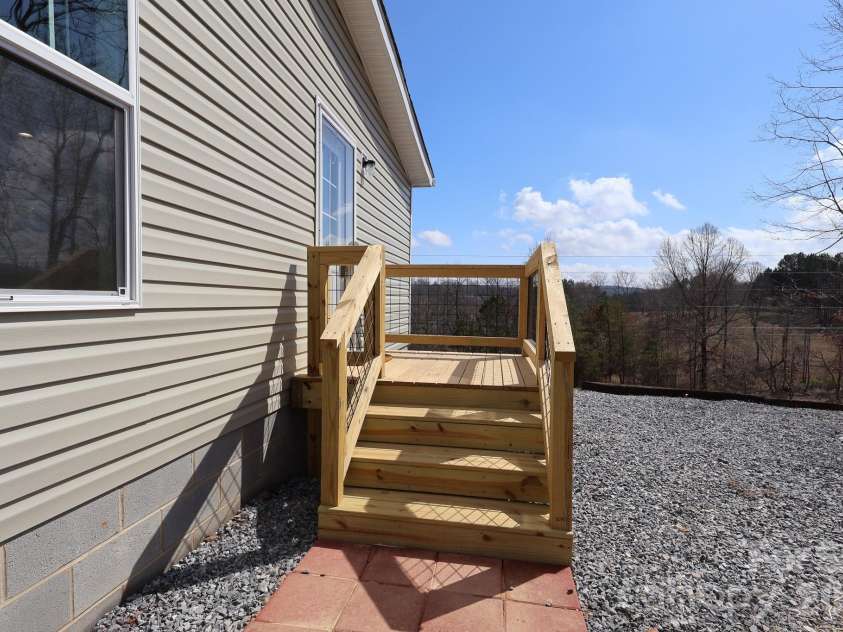 90 Cascades Drive, Nebo, NC 28761.  MLS# CAR4354878, YatesRealty ID 9277. 