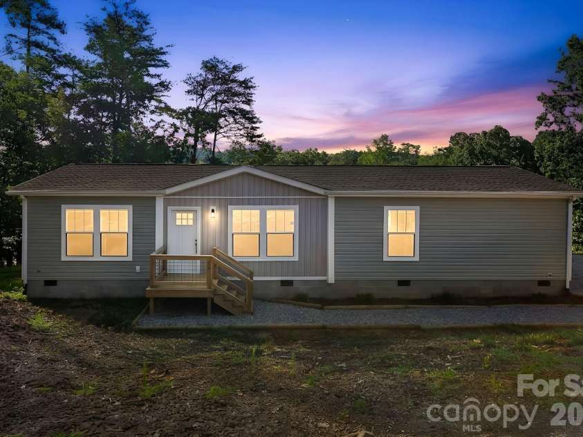 90 Cascades Drive, Nebo, NC 28761.  MLS# CAR4354878, YatesRealty ID 9277. 