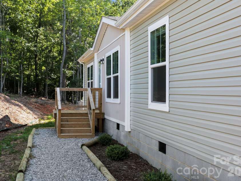 90 Cascades Drive, Nebo, NC 28761.  MLS# CAR4354878, YatesRealty ID 9277. 