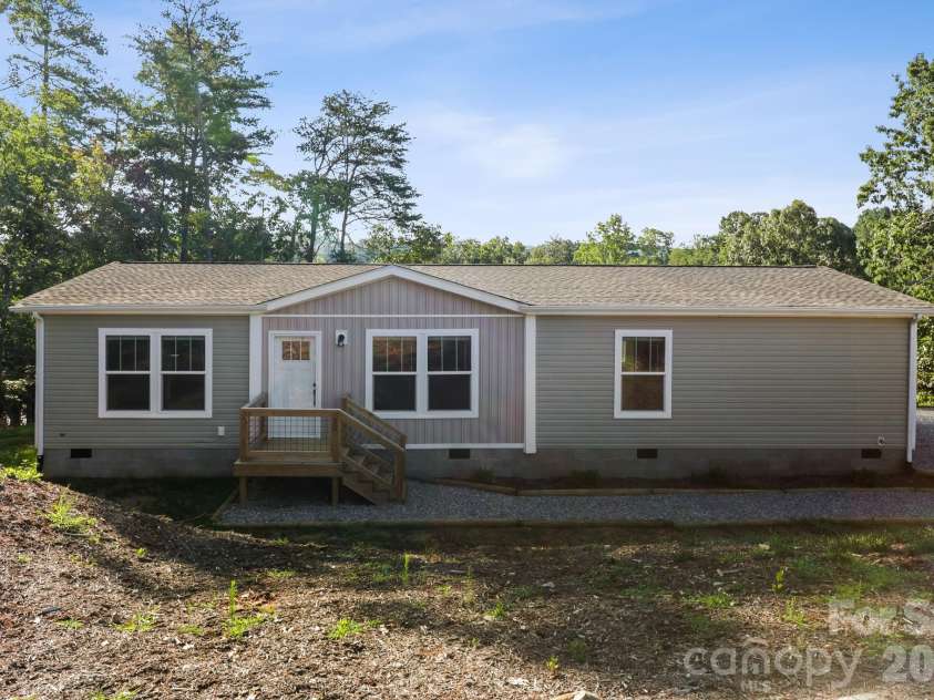 90 Cascades Drive, Nebo, NC 28761.  MLS# CAR4354878, YatesRealty ID 9277. 
