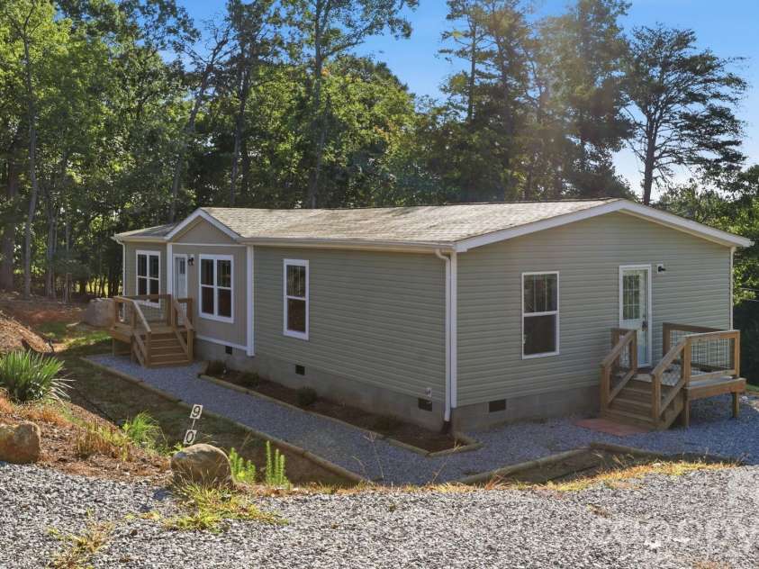90 Cascades Drive, Nebo, NC 28761.  MLS# CAR4354878, YatesRealty ID 9277. House Right
