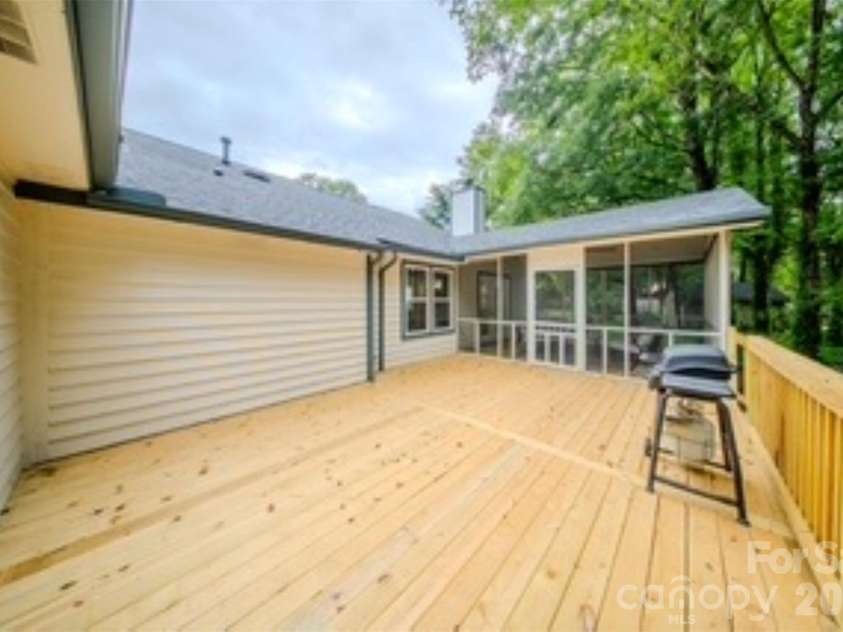 7159 Moss Point Drive, Charlotte, NC 28277.  MLS# CAR4352203, YatesRealty ID 9278. Deck/screened porch