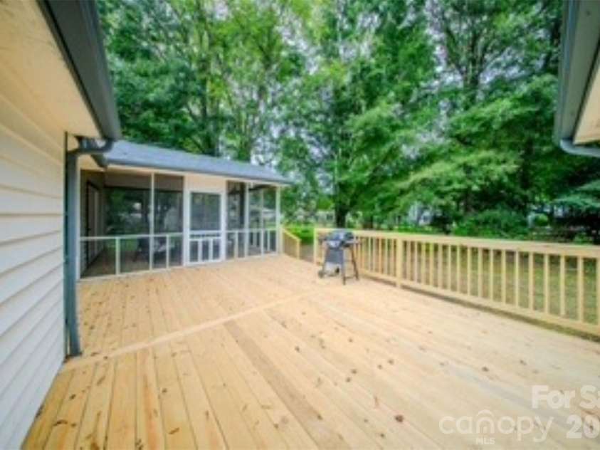 7159 Moss Point Drive, Charlotte, NC 28277.  MLS# CAR4352203, YatesRealty ID 9278. Deck/screened porch