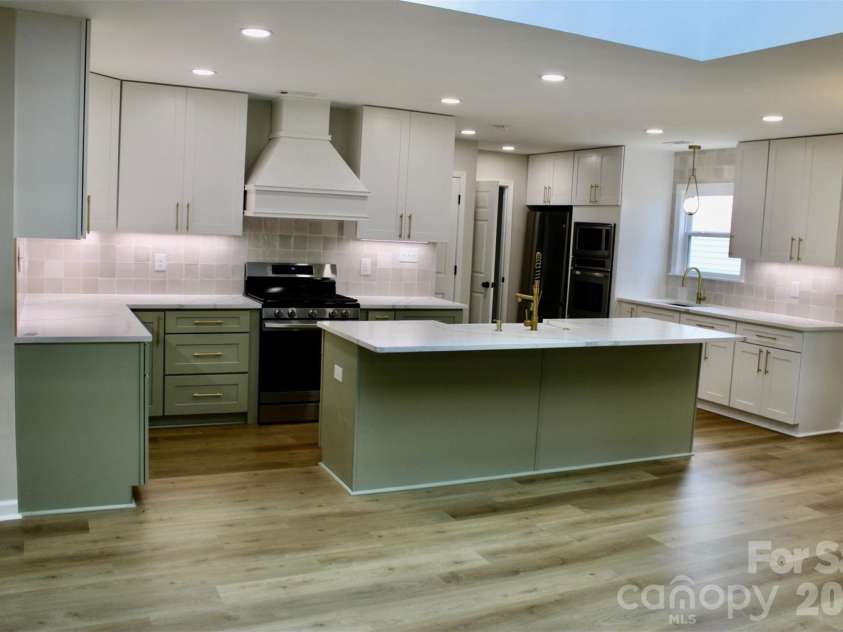 7159 Moss Point Drive, Charlotte, NC 28277.  MLS# CAR4352203, YatesRealty ID 9278. Kitchen