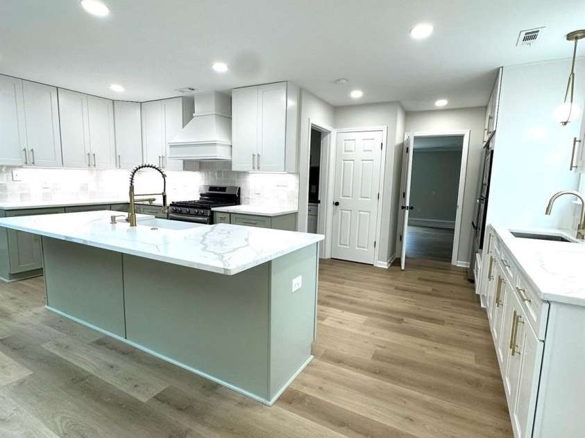 7159 Moss Point Drive, Charlotte, NC 28277.  MLS# CAR4352203, YatesRealty ID 9278. Kitchen