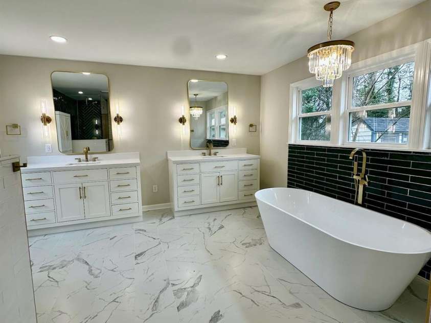 7159 Moss Point Drive, Charlotte, NC 28277.  MLS# CAR4352203, YatesRealty ID 9278. Primary ensuite