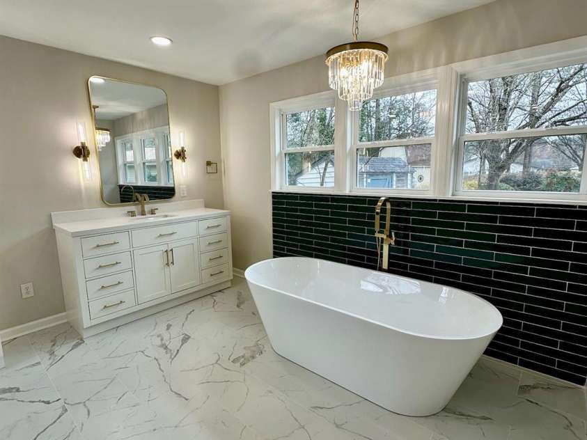 7159 Moss Point Drive, Charlotte, NC 28277.  MLS# CAR4352203, YatesRealty ID 9278. Primary ensuite