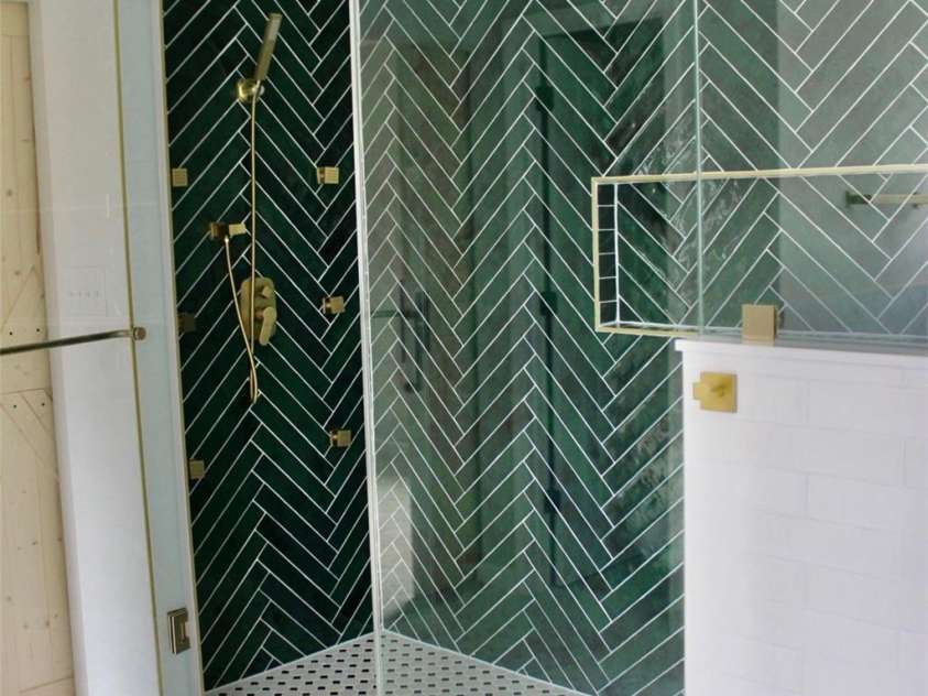 7159 Moss Point Drive, Charlotte, NC 28277.  MLS# CAR4352203, YatesRealty ID 9278. Primary shower