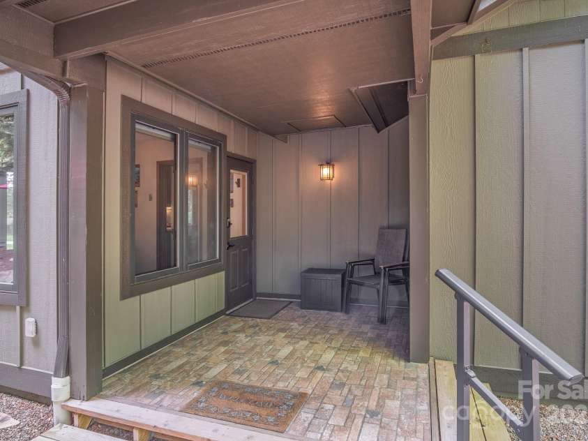 22 Dalonigei Court, Brevard, NC 28712.  MLS# CAR4249037, YatesRealty ID 9279. 