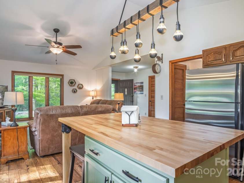 22 Dalonigei Court, Brevard, NC 28712.  MLS# CAR4249037, YatesRealty ID 9279. 