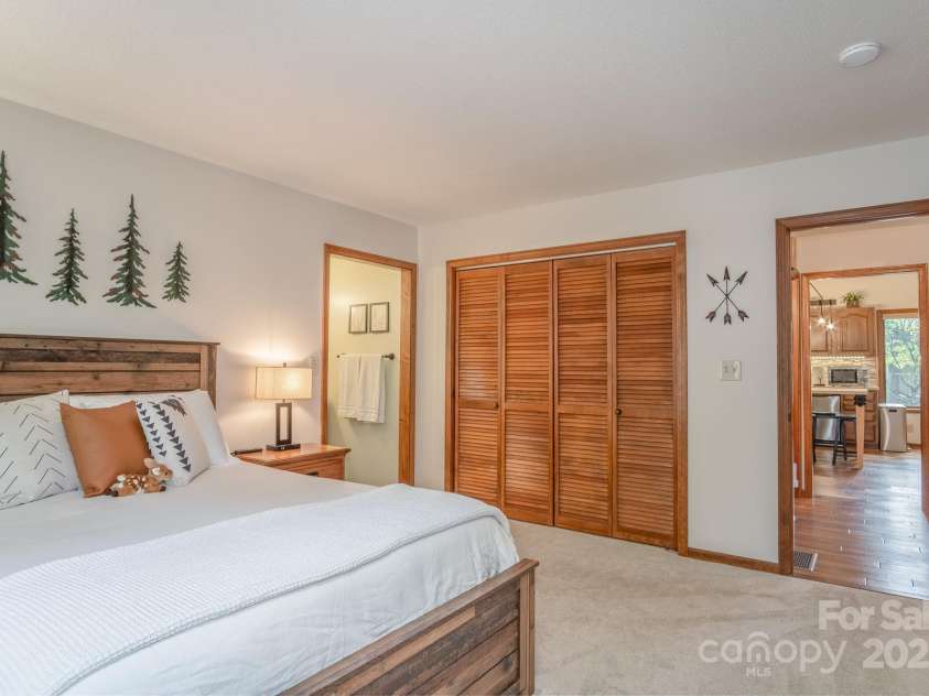 22 Dalonigei Court, Brevard, NC 28712.  MLS# CAR4249037, YatesRealty ID 9279. 