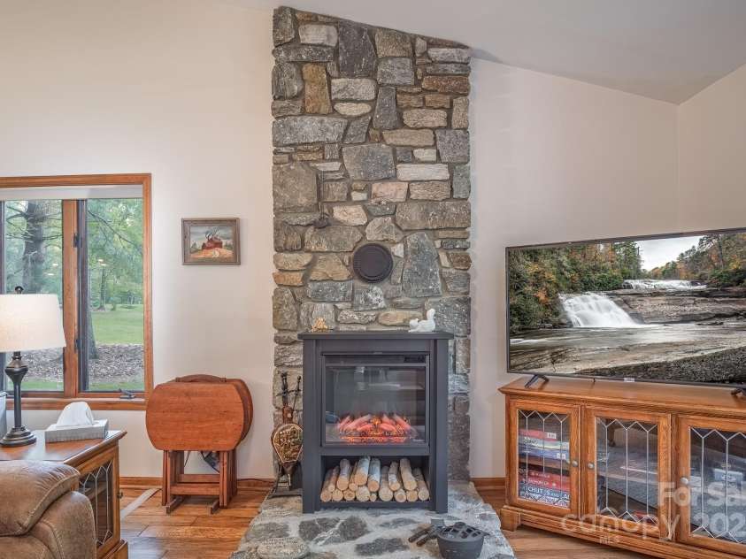 22 Dalonigei Court, Brevard, NC 28712.  MLS# CAR4249037, YatesRealty ID 9279. 