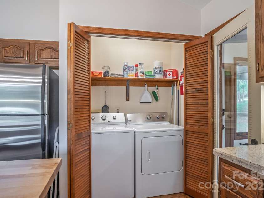 22 Dalonigei Court, Brevard, NC 28712.  MLS# CAR4249037, YatesRealty ID 9279. 
