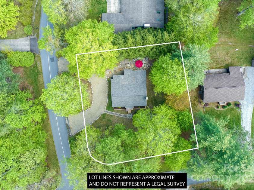22 Dalonigei Court, Brevard, NC 28712.  MLS# CAR4249037, YatesRealty ID 9279. 