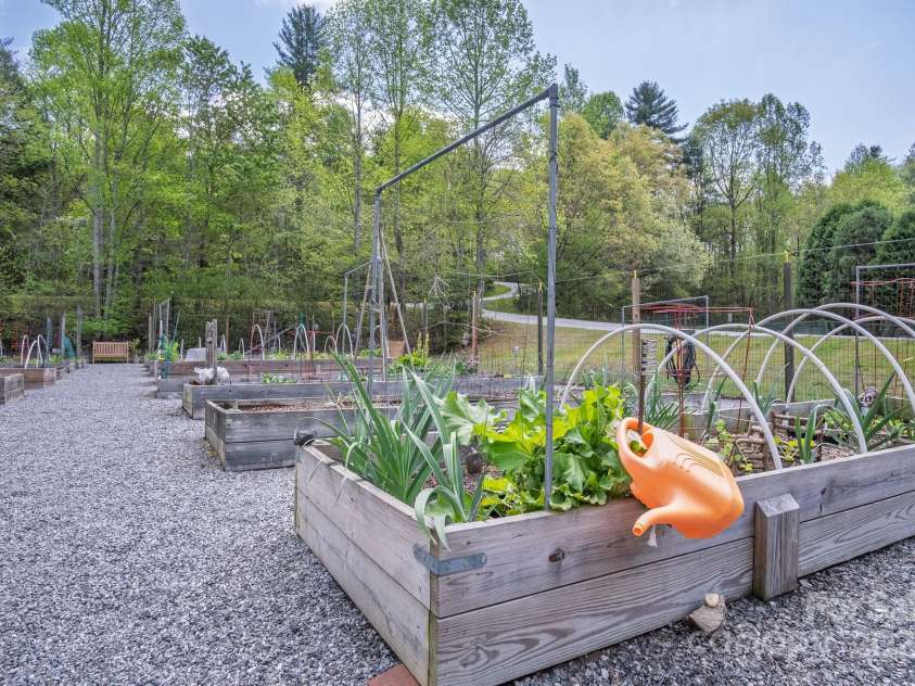 22 Dalonigei Court, Brevard, NC 28712.  MLS# CAR4249037, YatesRealty ID 9279. 