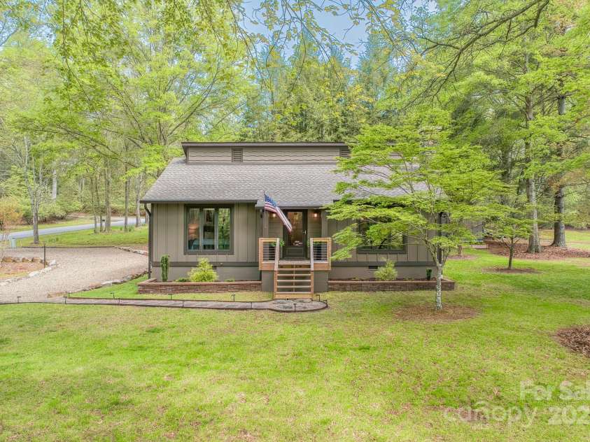 22 Dalonigei Court, Brevard, NC 28712.  MLS# CAR4249037, YatesRealty ID 9279. 