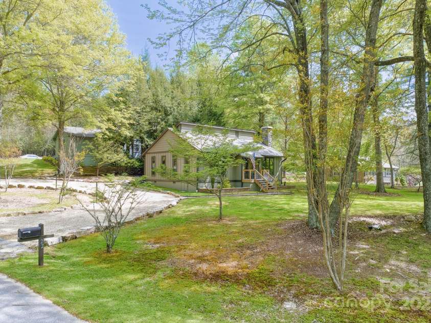 22 Dalonigei Court, Brevard, NC 28712.  MLS# CAR4249037, YatesRealty ID 9279. 