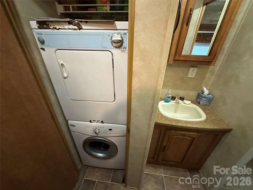 121 Sparrow Lane, New London, NC 28127.  MLS# CAR4335791, YatesRealty ID 928. 