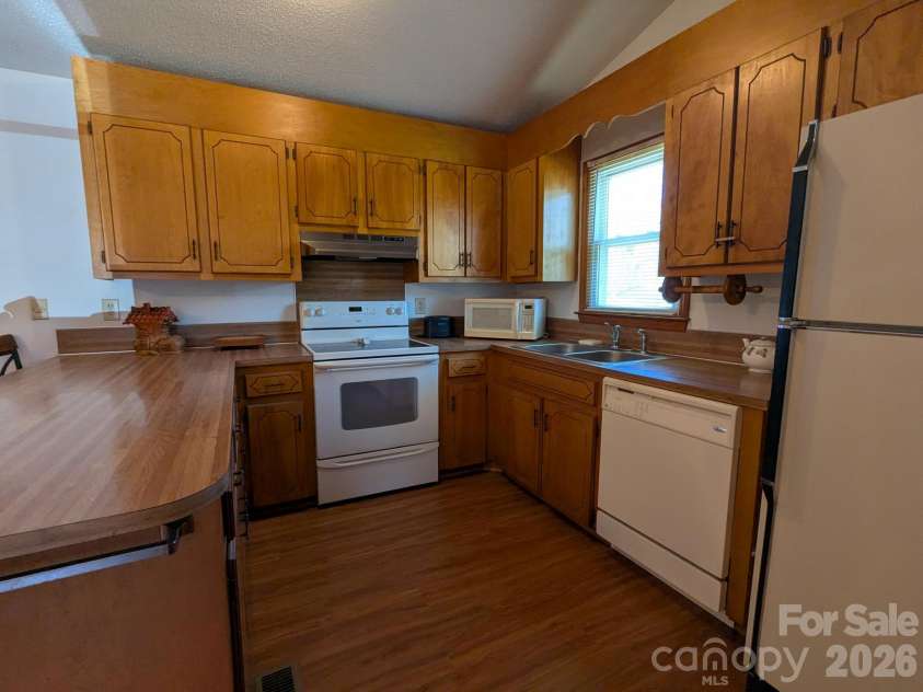 323 Lawing Street, Charlotte, NC 28214.  MLS# CAR4356239, YatesRealty ID 9282. Kitchen