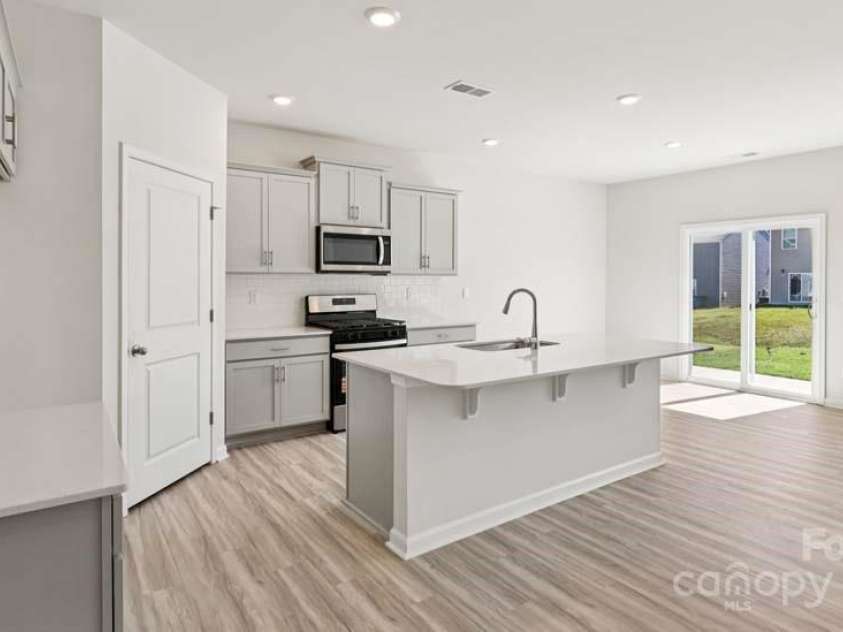 136 Meadow View Drive, Statesville, NC 28677.  MLS# CAR4251548, YatesRealty ID 9283. 