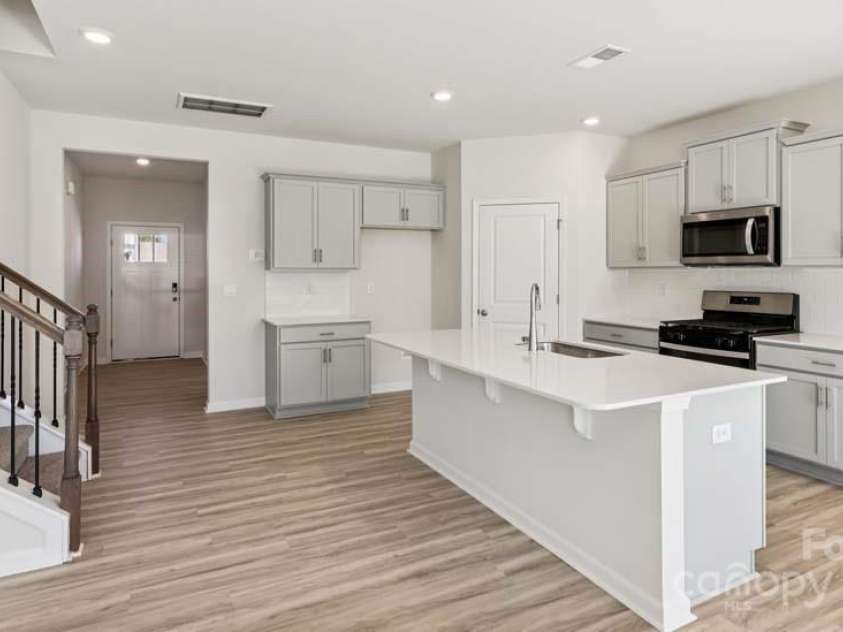 136 Meadow View Drive, Statesville, NC 28677.  MLS# CAR4251548, YatesRealty ID 9283. 