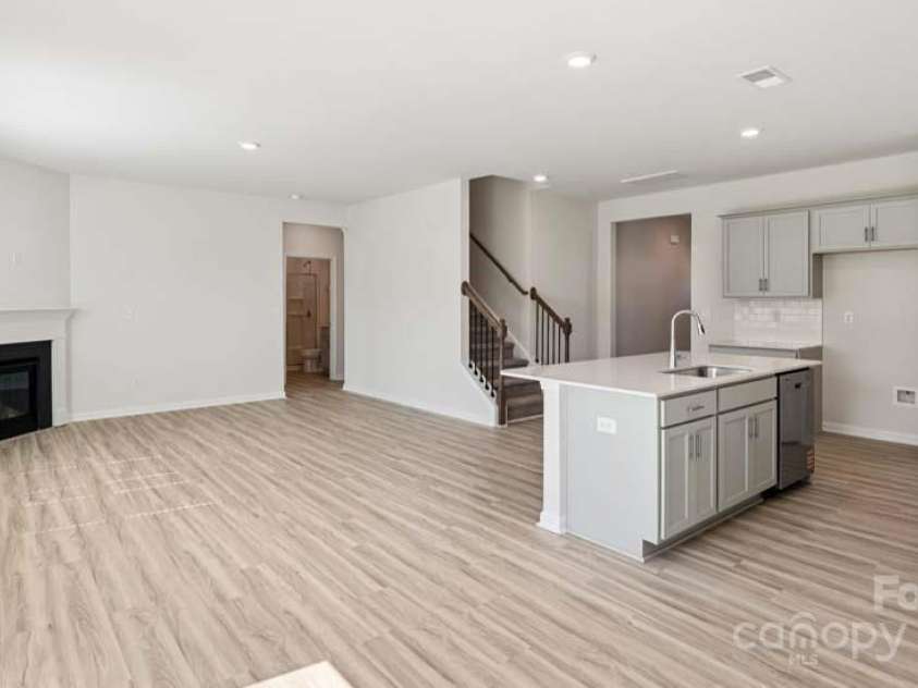 136 Meadow View Drive, Statesville, NC 28677.  MLS# CAR4251548, YatesRealty ID 9283. 