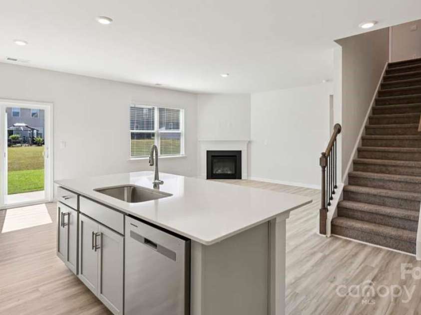 136 Meadow View Drive, Statesville, NC 28677.  MLS# CAR4251548, YatesRealty ID 9283. 