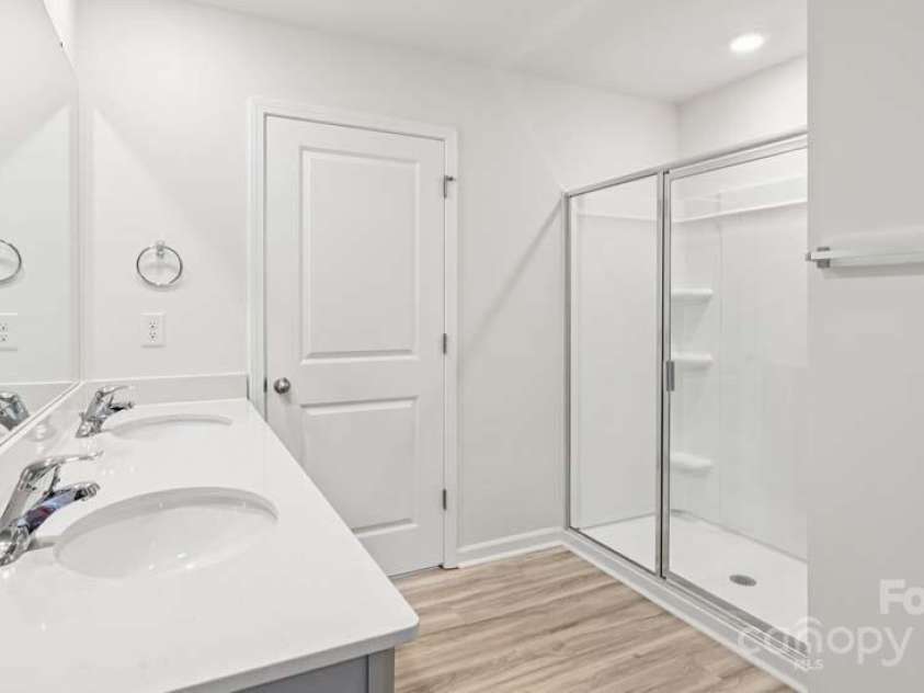 136 Meadow View Drive, Statesville, NC 28677.  MLS# CAR4251548, YatesRealty ID 9283. 