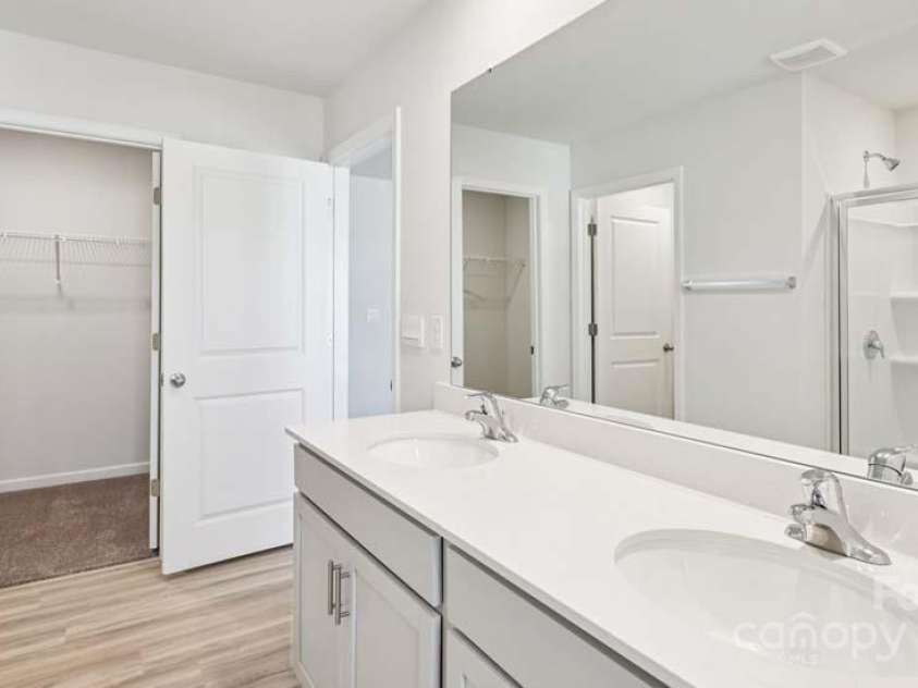 136 Meadow View Drive, Statesville, NC 28677.  MLS# CAR4251548, YatesRealty ID 9283. 