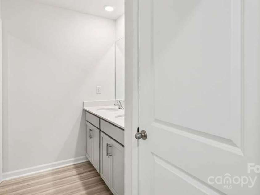 136 Meadow View Drive, Statesville, NC 28677.  MLS# CAR4251548, YatesRealty ID 9283. 