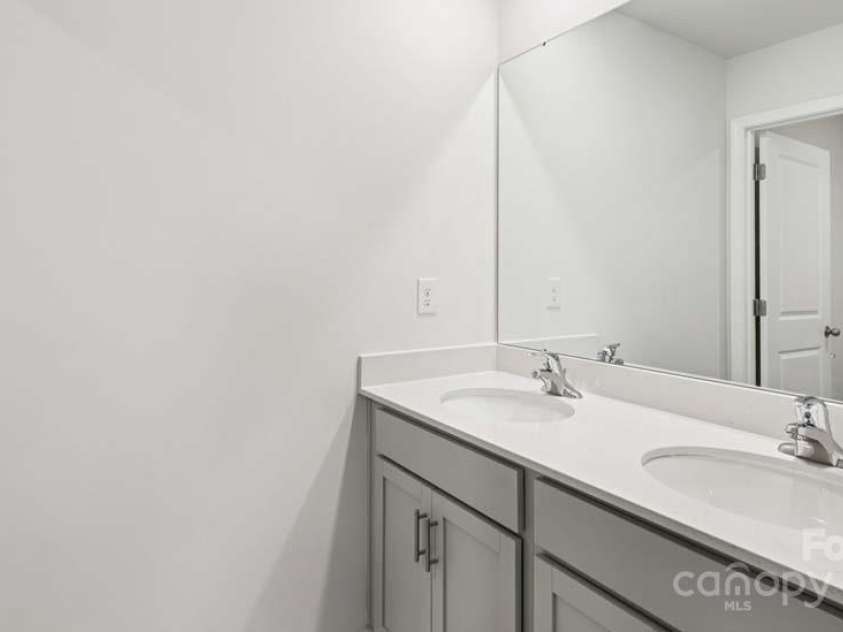 136 Meadow View Drive, Statesville, NC 28677.  MLS# CAR4251548, YatesRealty ID 9283. 