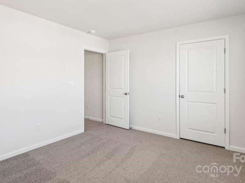 136 Meadow View Drive, Statesville, NC 28677.  MLS# CAR4251548, YatesRealty ID 9283. 