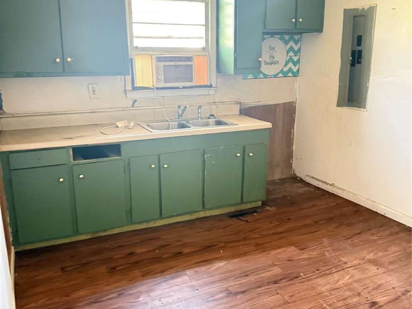 205 Jewel Street, Chester, SC 29706.  MLS# CAR4356074, YatesRealty ID 9286. Kitchen