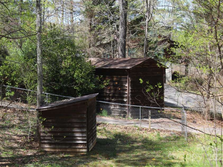 57 Sleepy Forest Drive, Leicester, NC 28748.  MLS# CAR4252537, YatesRealty ID 9287. 