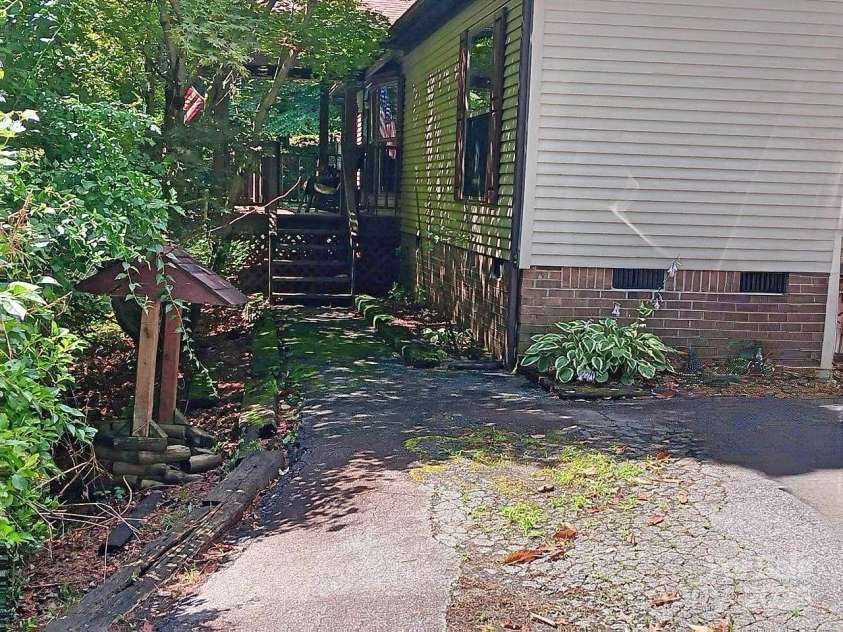 57 Sleepy Forest Drive, Leicester, NC 28748.  MLS# CAR4252537, YatesRealty ID 9287. 