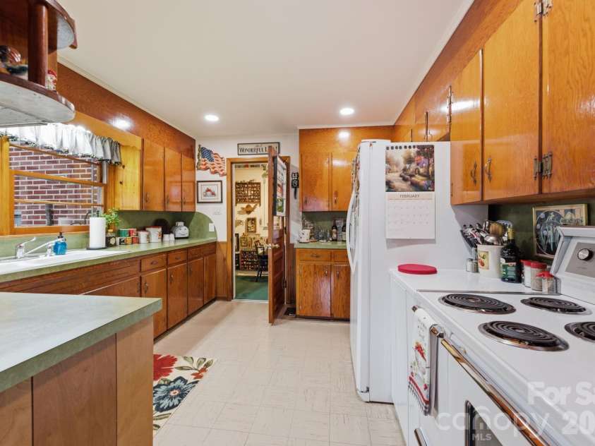 504 Greens Creek Road, Sylva, NC 28779.  MLS# CAR4346934, YatesRealty ID 9289. 