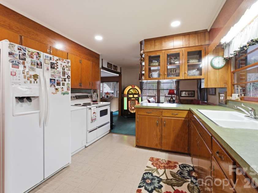 504 Greens Creek Road, Sylva, NC 28779.  MLS# CAR4346934, YatesRealty ID 9289. 