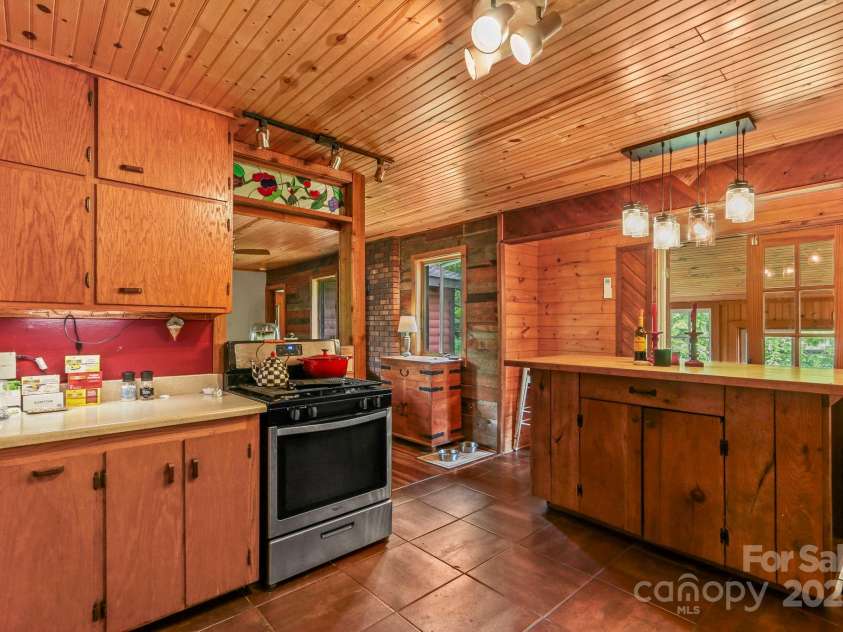 1925 Green Hill Road, Blowing Rock, NC 28605.  MLS# CAR4257812, YatesRealty ID 929. 