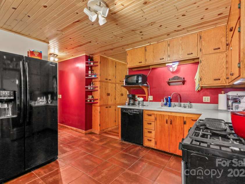 1925 Green Hill Road, Blowing Rock, NC 28605.  MLS# CAR4257812, YatesRealty ID 929. 