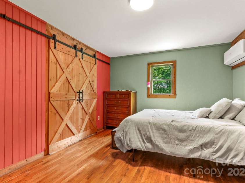 1925 Green Hill Road, Blowing Rock, NC 28605.  MLS# CAR4257812, YatesRealty ID 929. 