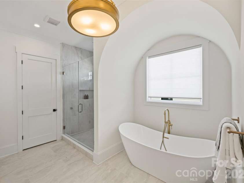 5010 Ohm Lane, Charlotte, NC 28270.  MLS# CAR4306618, YatesRealty ID 929. 
