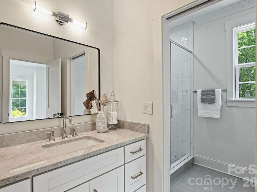 5010 Ohm Lane, Charlotte, NC 28270.  MLS# CAR4306618, YatesRealty ID 929. Ensuite bath