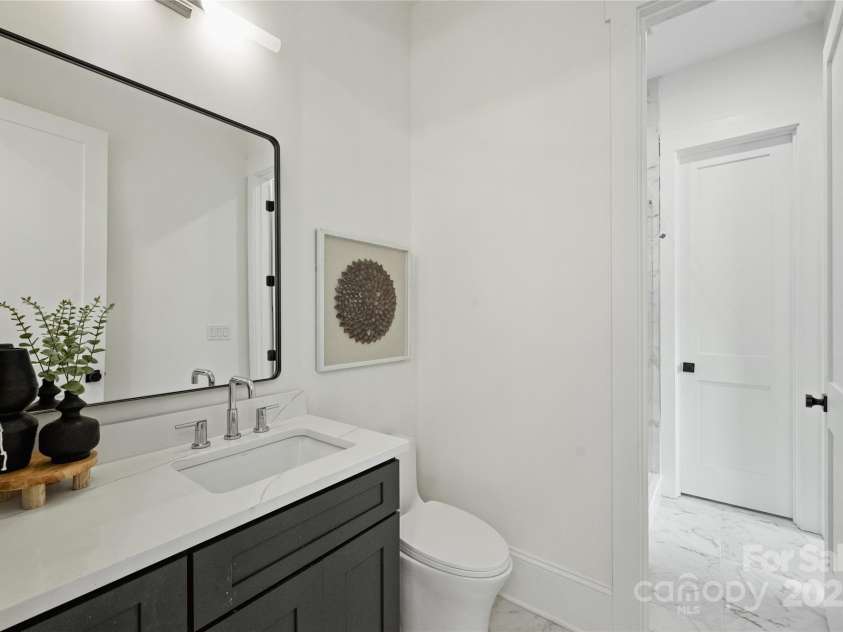 5010 Ohm Lane, Charlotte, NC 28270.  MLS# CAR4306618, YatesRealty ID 929. Guest room bath