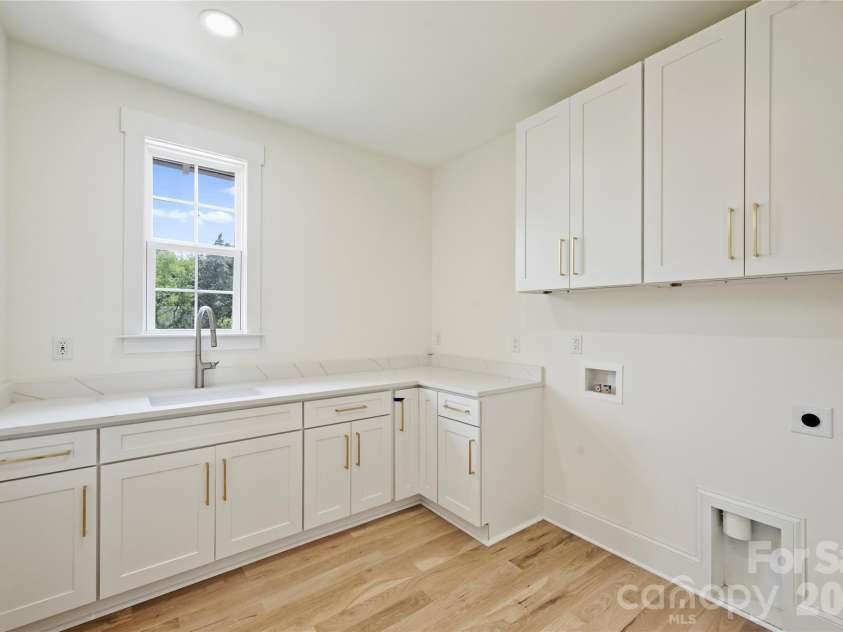 5010 Ohm Lane, Charlotte, NC 28270.  MLS# CAR4306618, YatesRealty ID 929. Laundry room
