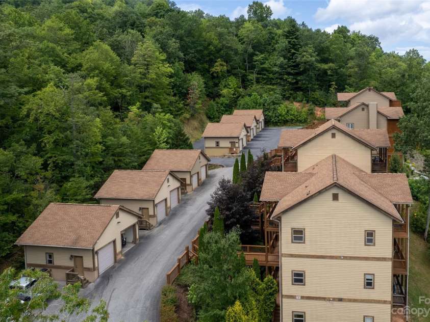 564 Sawgrass Drive, Whittier, NC 28789.  MLS# CAR4061417, YatesRealty ID 929. 